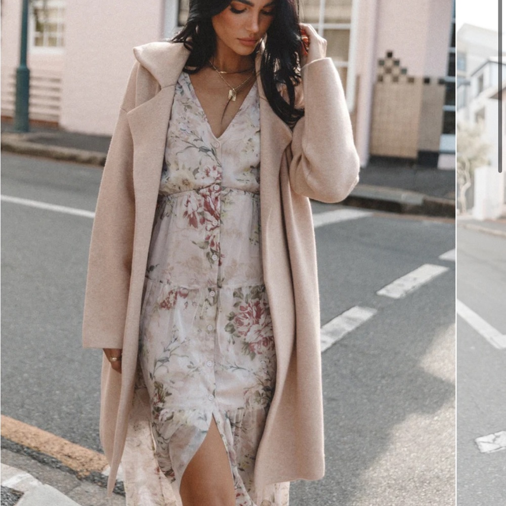 Women’s Winter Fashion Coat - Picture 4 of 4